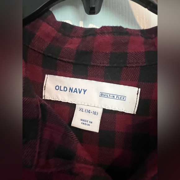 Girls Old Navy size 14-16 buffalo check flannel in maroon and black. - Picture 2 of 3